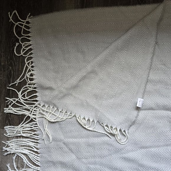 Throw Blanket Picnic Wine Vineyard Gray White Chevron Fringe Soft Acrylic 55x72 - Picture 4 of 9